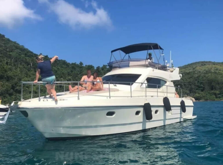 7452ferretti43_01-1