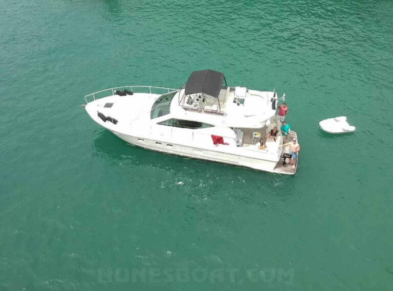 7452ferretti43_02