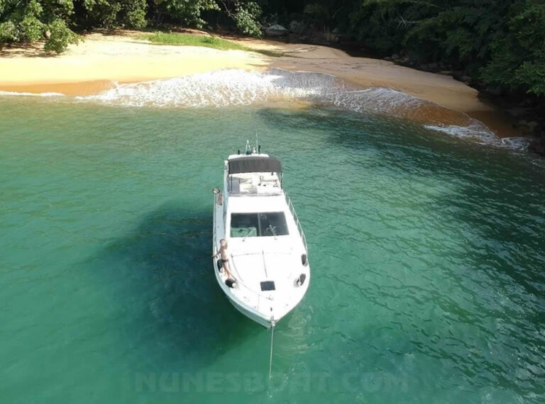 7452ferretti43_03