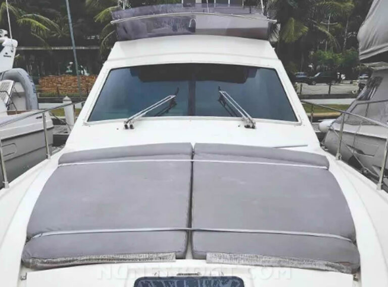 7452ferretti43_04