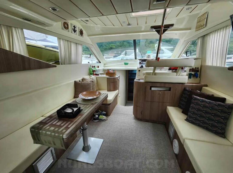 7452ferretti43_05
