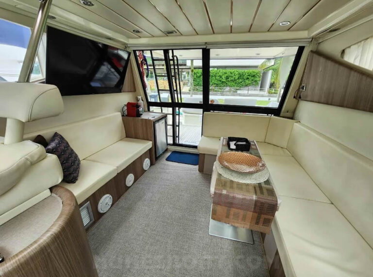 7452ferretti43_06
