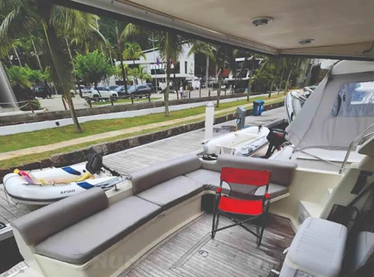 7452ferretti43_07