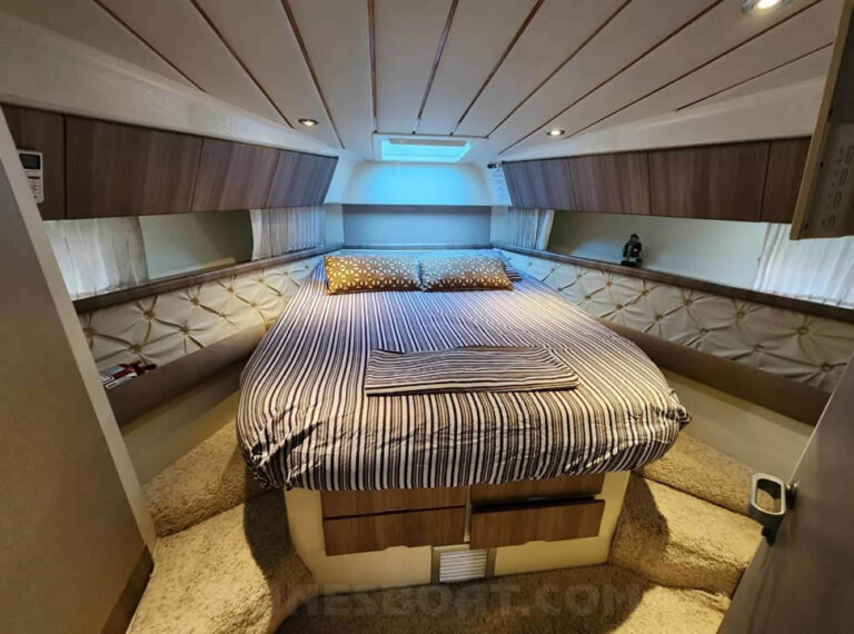 7452ferretti43_08