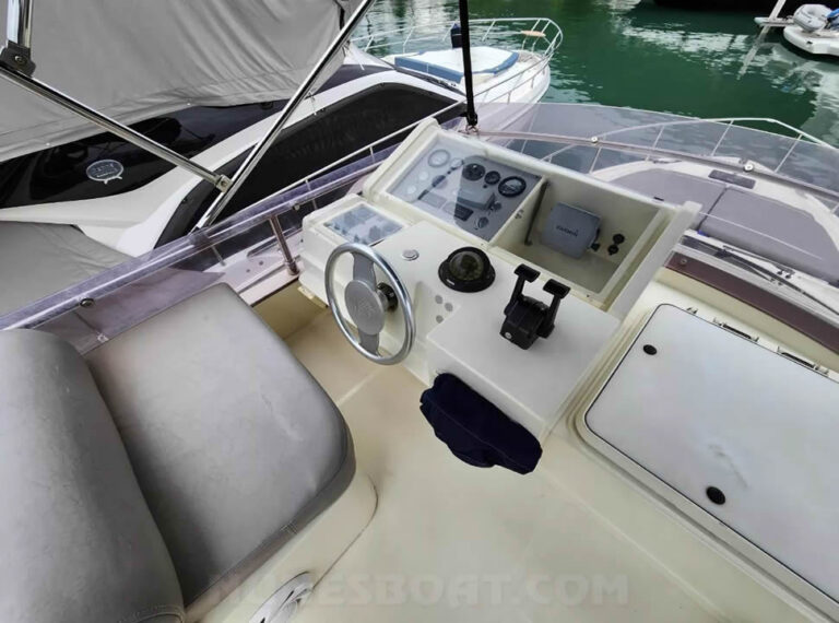 7452ferretti43_13