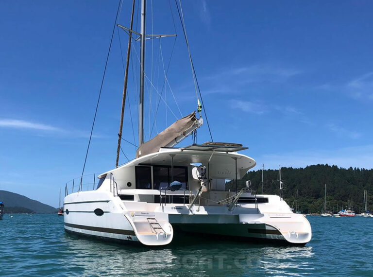 7150catamaralipari41_08