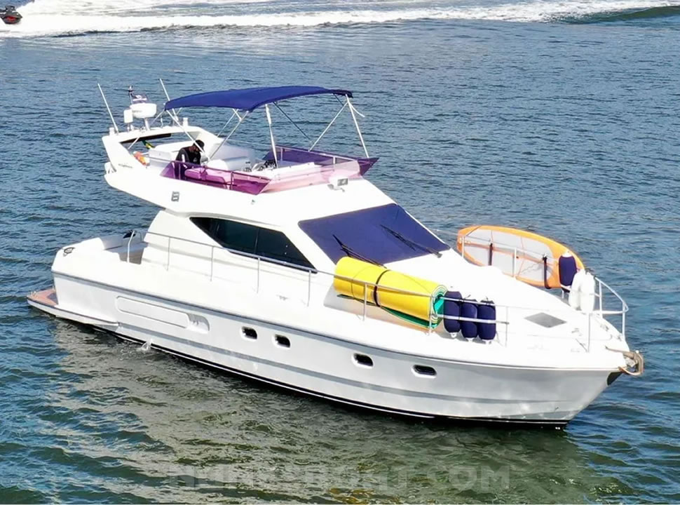 7450ferretti43 01