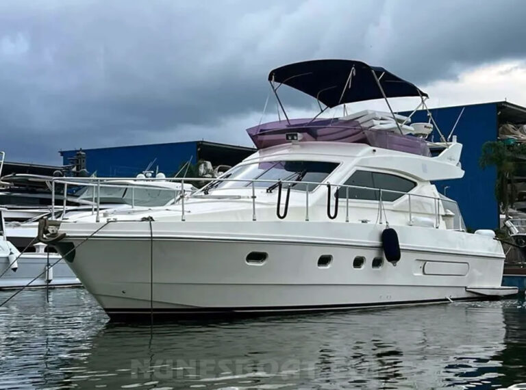 7450ferretti43_02-1