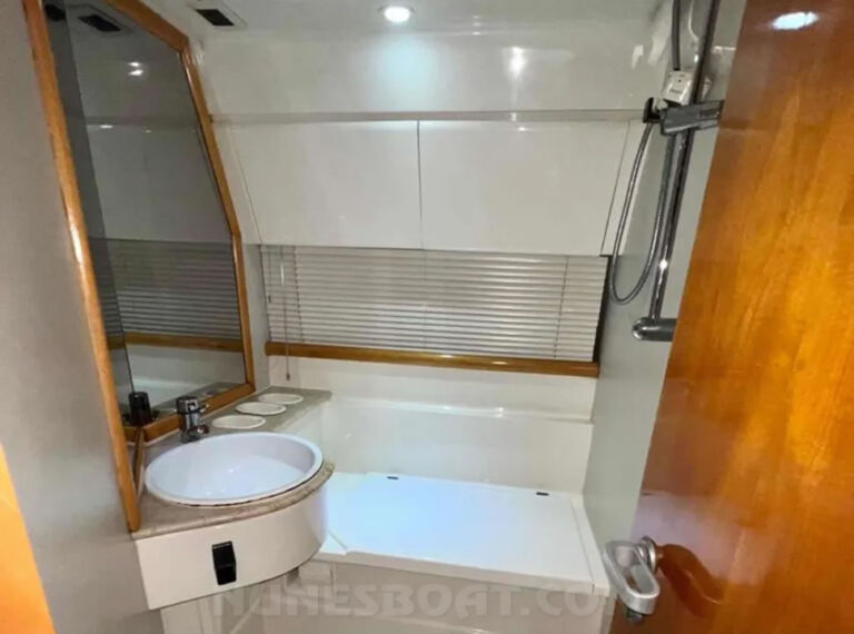 7450ferretti43_12-1